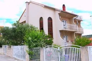 素纳格公寓 - 希贝尼克