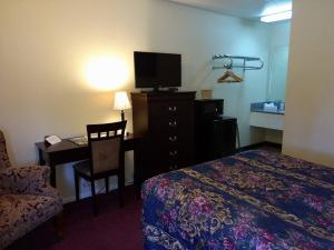 Budget Twin Room room in Travelers Motel