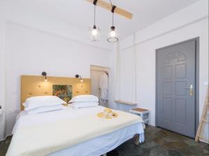Evi Rooms Paros Greece