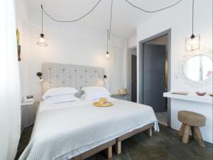 Evi Rooms Paros Greece