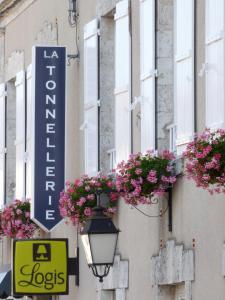 Hotels Logis Hotel La Tonnellerie : photos des chambres