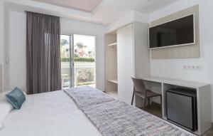 Triple Room (3 Adults) room in Hotel Oasis Park Splash