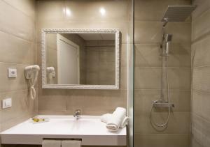 Triple Room (2 Adults + 1 Child) room in Hotel Oasis Park Splash