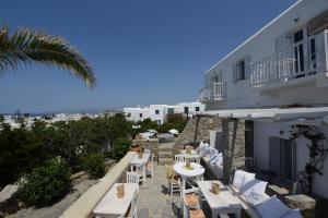 Elena hotel, 
Mykonos Town, Greece.
The photo picture quality can be
variable. We apologize if the
quality is of an unacceptable
level.