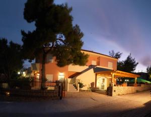 Epavlis Apartments - 3hvězdičkové hotely ve městě Porto Cheli