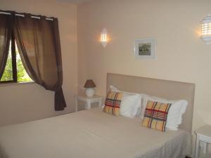 Three-Bedroom Apartment room in Monte Dourado