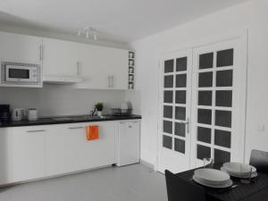 Apartamento Renovado,vistas piscina, aire acondicionado,wifi