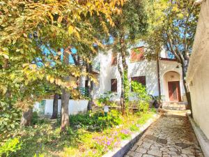 Apartments Evelina 1057