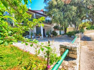 Apartments Evelina 1057