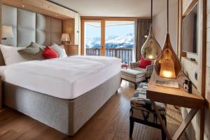 Suite with Balcony and Mountain View room in Chandolin Boutique Hotel
