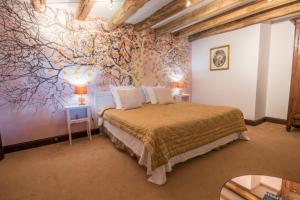 Hotels Hostellerie La Montagne : Chambre Double ou Lits Jumeaux avec Salle de Bains