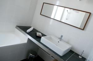 Appart'hotels Le Chateau de Sable : Appartement 2 Chambres avec Terrasse et Vue sur la Mer