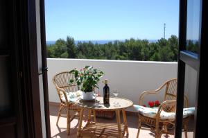 Doppelzimmer mit Balkon und Meerblick