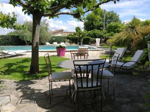 Hotels La Bastide des Muriers : photos des chambres