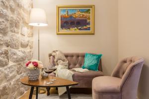 Apartment and Rooms Stay