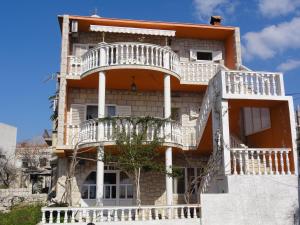 3 stern appartement Apartmani Pavlović Sućuraj Kroatien