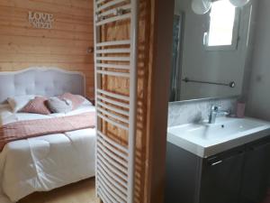 Chalets Les Pilotis Du Cognac : photos des chambres