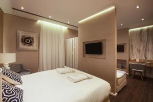 Deluxe Suite with Old Town View and Balcony room in Consolato Boutique