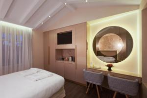 Junior Suite with Private Terrace and Panoramic View room in Consolato Boutique