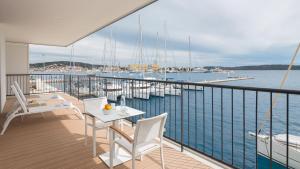 Double Room with Balcony and Sea View room in Marina Baotić Apartments