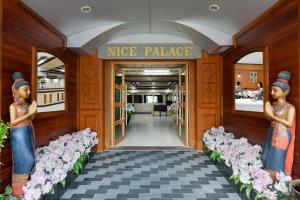 Nice Palace hotel, 
Bangkok, Thailand.
The photo picture quality can be
variable. We apologize if the
quality is of an unacceptable
level.