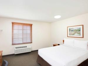 Standard Double Room room in WoodSpring Suites Conroe