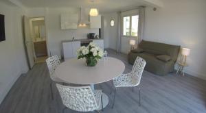 B&B / Chambres d'hotes Maison Carles BnB : Appartement avec Balcon