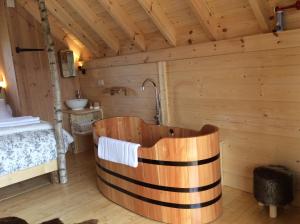 Lodges Shanti Lac Cabanes gites insolites et espace bien-etre Bordeaux : photos des chambres