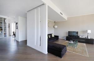 Milano Lush Contemporary Flat, wonderful home with 3 Bedrooms, 6 guests