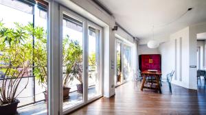 Milano Lush Contemporary Flat, wonderful home with 3 Bedrooms, 6 guests