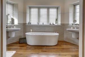 Superior King Suite room in Falcon Manor Hotel