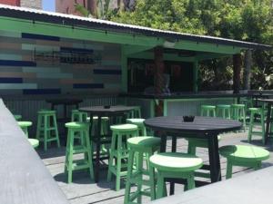 Upper Deck Hotel and Bar - Adults Only