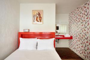 Small Double Room room in Austin Motel