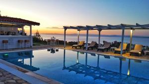 Bungalow White Apartments & Suites Halkidiki Greece