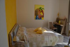 Deluxe Doppelzimmer mit Balkon (Gelb)