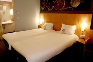 Hotels ibis Les Herbiers : photos des chambres