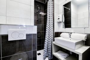 Hotels Hotel Le Rupella : photos des chambres