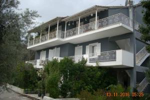 Iris Apartments Lefkada Greece