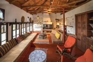 Urania Traditional Stone House - Vizitsa