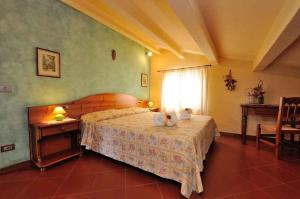 Apartment with Terrace room in Boschetto del Lago