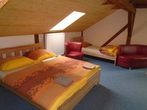 Triple Room with Private Bathroom - Attic room in Hostinec Peterka