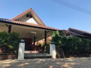 Jim Guesthouse - Ban Dan Makham Tia