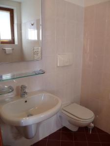 Double or Twin Room with Mountain View