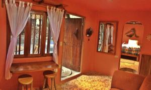 Lonesome George Ecolodge