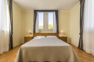 One-Bedroom Apartment with Balcony and Sea View room in Residence Villa Marina