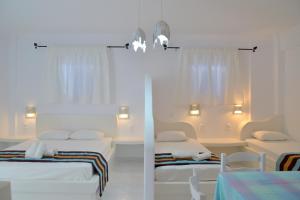 Giannis Hotel Apartments Milos Greece