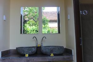 Giường Đơn trong Phòng ngủ tập thể 6 Giường (Single Bed in 6-Bed Dormitory Room)