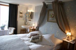 Double Room with Mountain View room in Hôtel Bella Tola & SPA