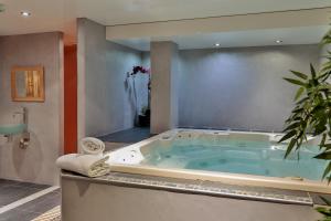 Hotels Le Saint Antoine : photos des chambres