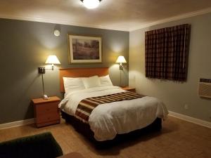 Scottish Inn - Okeechobee - image 2